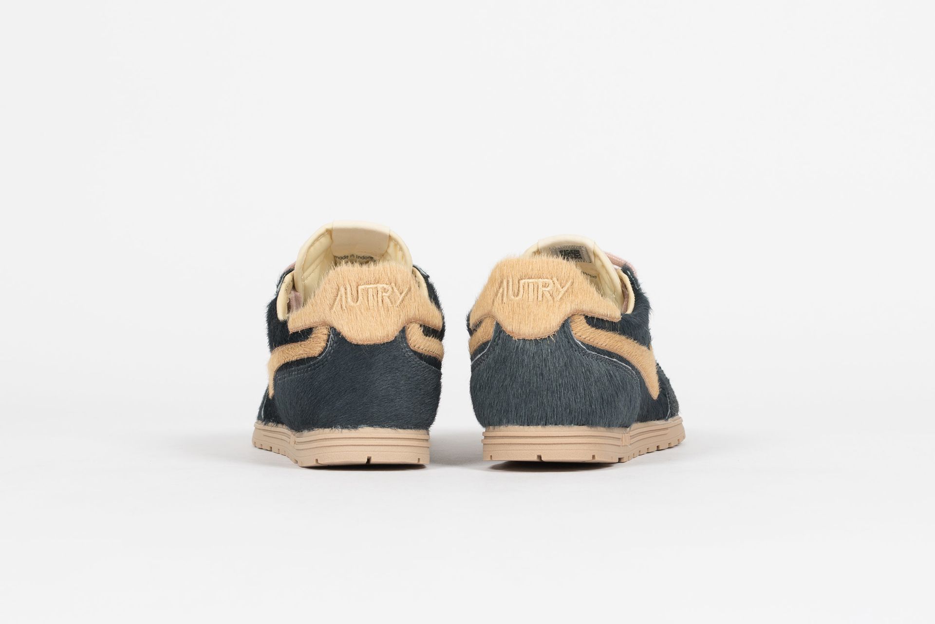 スニーカー AUTRY BLACK WINDSPIN SNEAKERS IN PONY HAIR AUTRY Windspin Pony Hair Sneakers for Men | MR PORTER